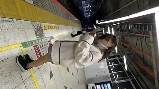 【彼チ●ポをハメた直後のトロまんを目の前でNTR】公園でのんびりピクニックデート～自宅でお泊りセックスを盗撮。仲良く眠るカップルに忍び寄り中出しマーキング【パンチラ盗撮/電車痴●/自宅侵入】